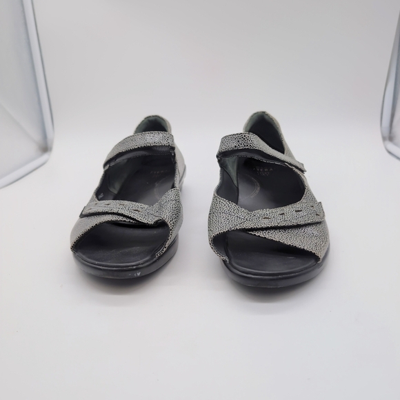 Ziera Donae Elegant Gray Patterened Mary Jane Flats All Leather Sz 12 - Picture 3 of 10